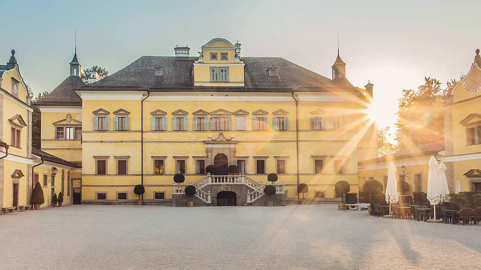 HOP ON HOP OFF Bus Tour Salzburg, Schloss Helllbrunn